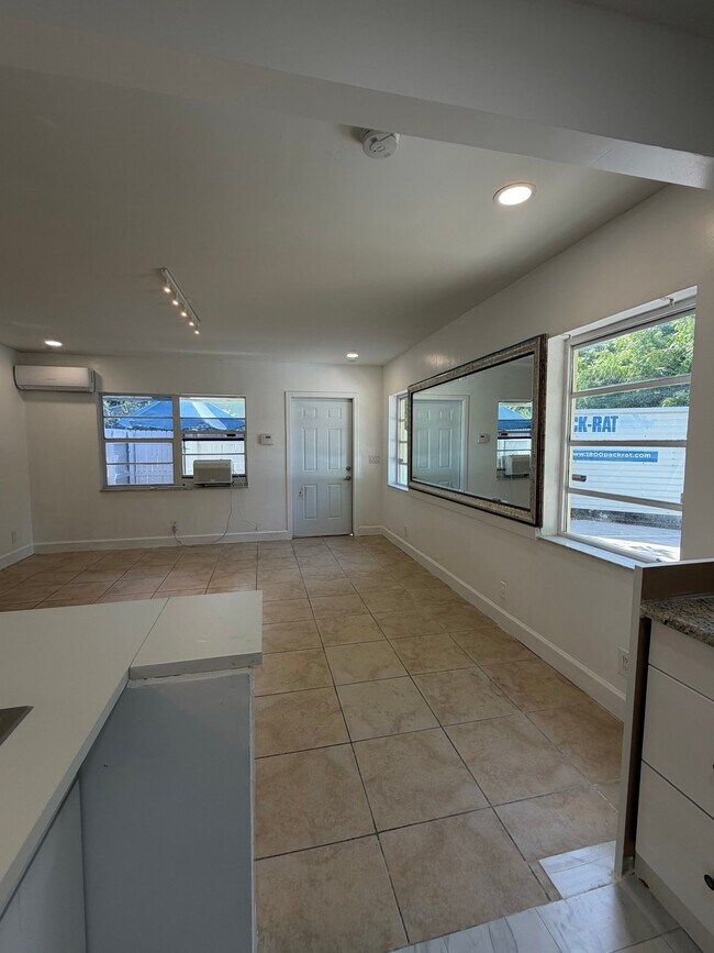 Photo - 231 SW 15th St