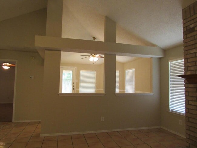 Photo - 3 Bedroom in Encino Park!