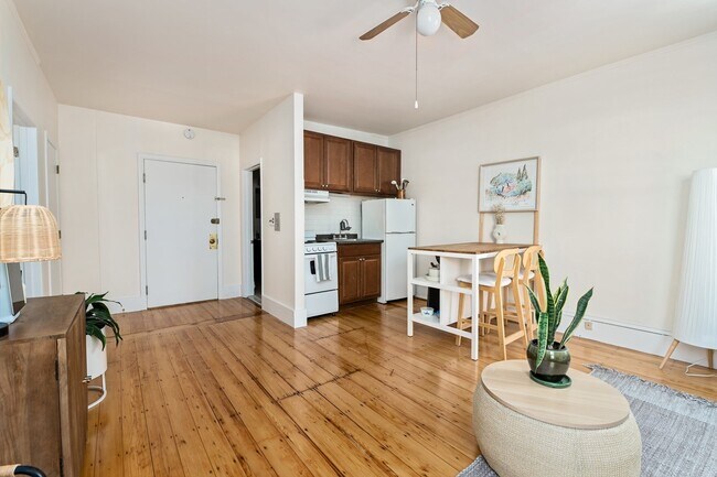 Photo - 9 Buswell St Unit 4R
