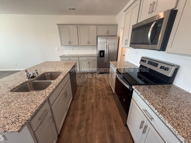 Photo - 1563 Amberview Ln