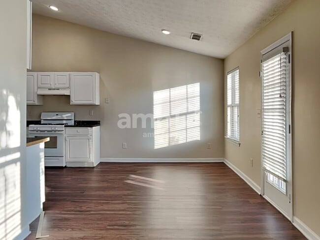 Photo - 536 Sydney Walk Ln