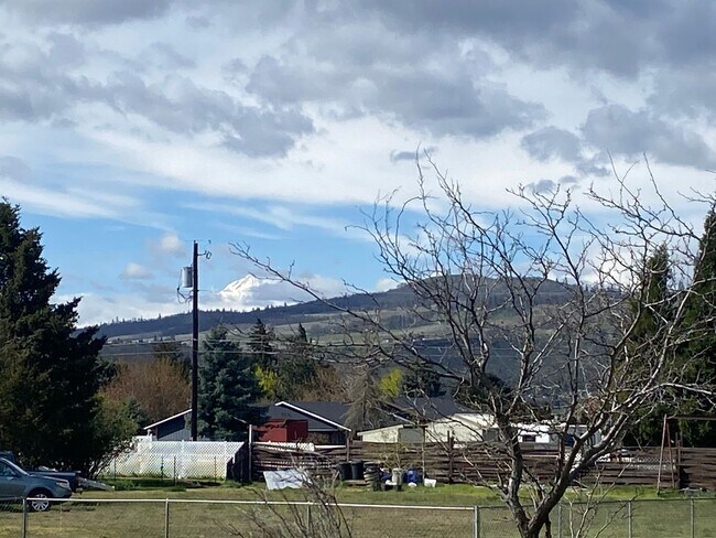 Photo - Updated 3 bedroom 2 bath home in Dallesport.