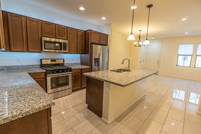 Modern Living in Gated Siena at Ocotillo –... - Modern Living in Gated Siena at Ocotillo –... House