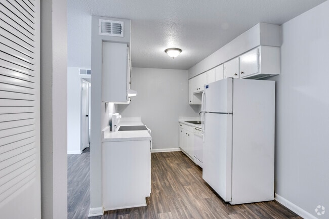 2BR, 1BA - 800SF - Kitchen
