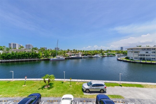 Building Photo - 401 Golden Isles Dr Unit 312