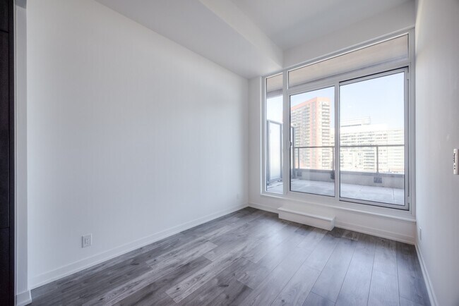 Photo - 285 Dufferin St Unit 512