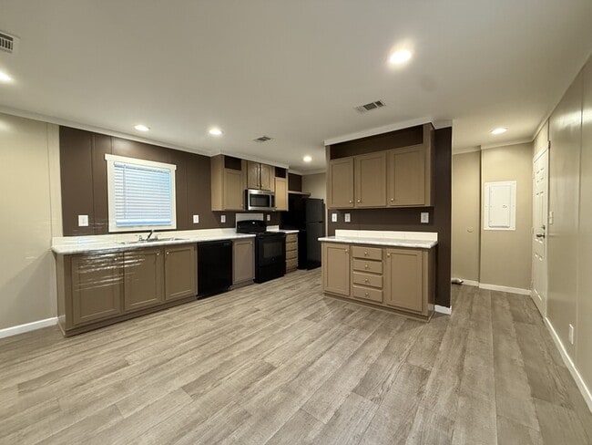 Photo - 118 E Semands St