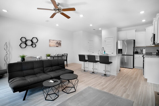 22 Leviathan Ct N