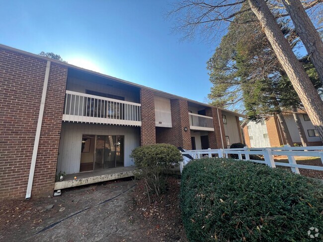 Building Photo - Newly Remodeled 2BD, 1.5BA Raleigh Condo i... Unit B