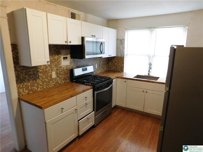 Photo - 1307 E 4th St Unit 1R