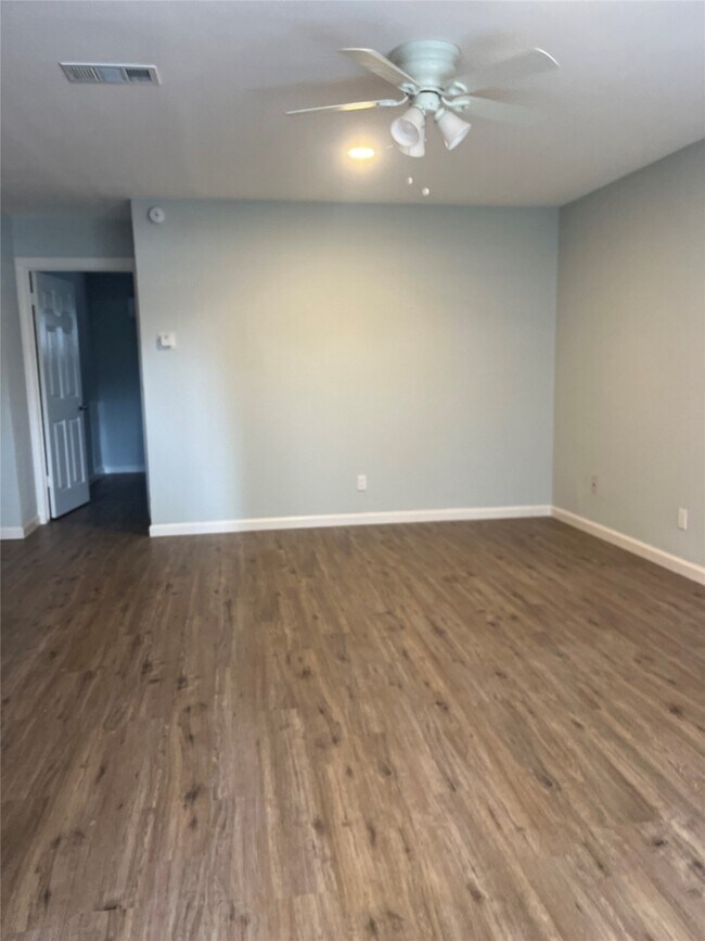 Photo - 4624 Bell St