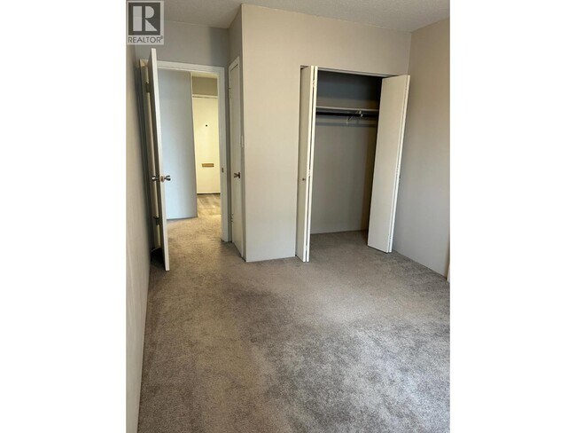 Photo - 11933-11223 223 St