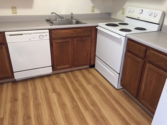 Applianced Kitchens - Timberlake Apartments