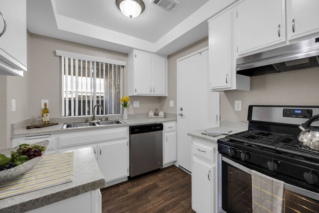Carmenita Townhouse Apartments