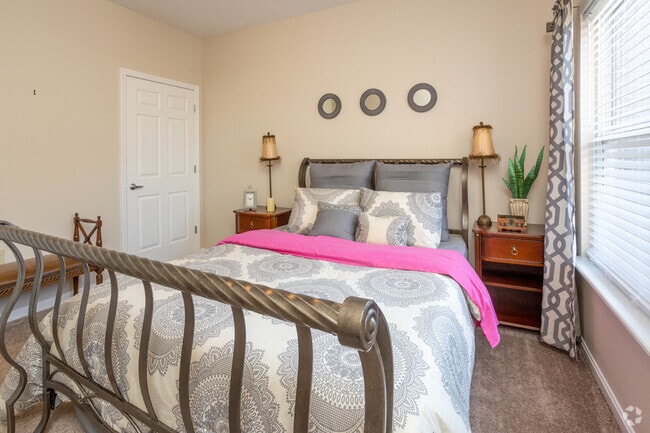 2BR, 2BA - 1,111 SF - Bedroom