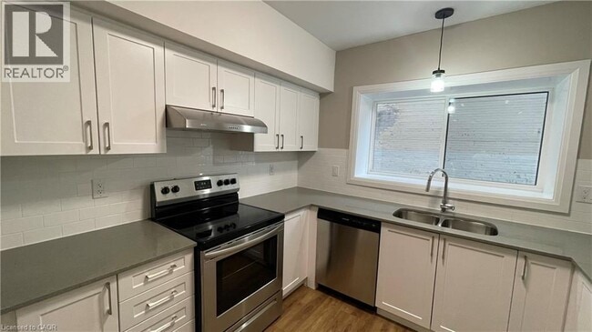 Photo - 540 King St E Unité B2