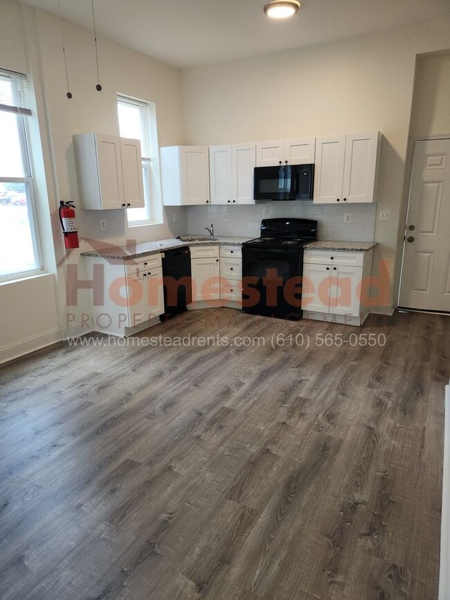 Building Photo - 725 W Marshall St Unit 1 Rental