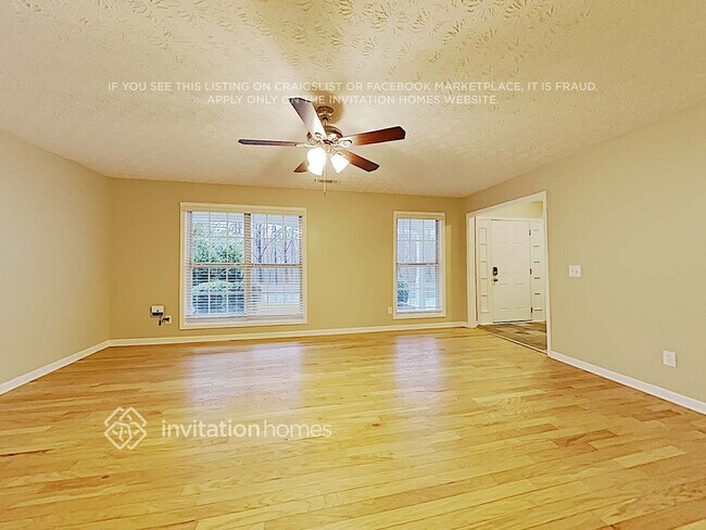 Photo - 690 Castlebrooke Dr SE