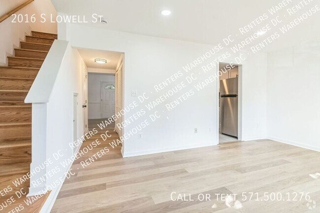 Building Photo - Stunning Top-to-Bottom Renovation 3Bd/2.5B... Rental