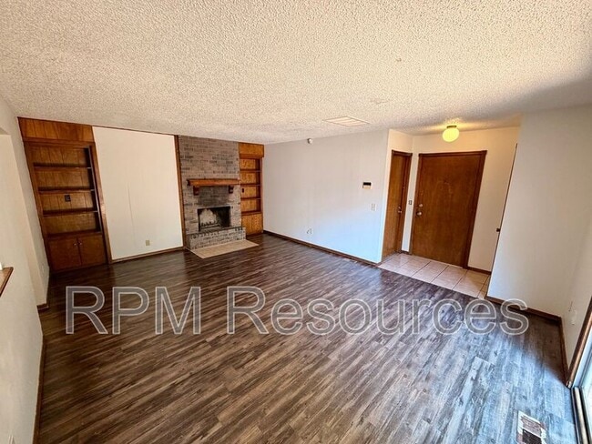 7000 Woodlake Dr