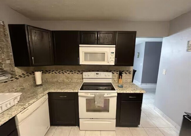 Photo - 6931 SW 6th St