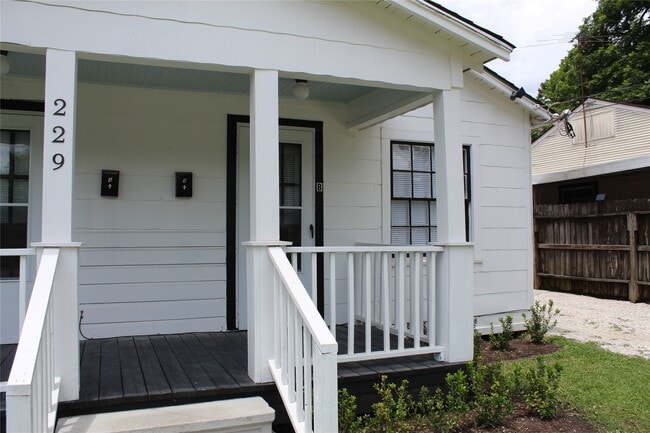 Photo - 229 Neyland St