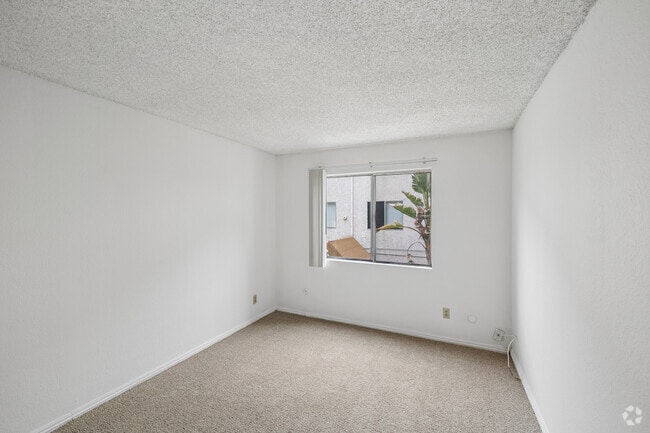 1BR, 1BA - 900SF - Bedroom