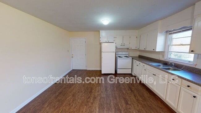 Photo - 137 Rosewood Cir