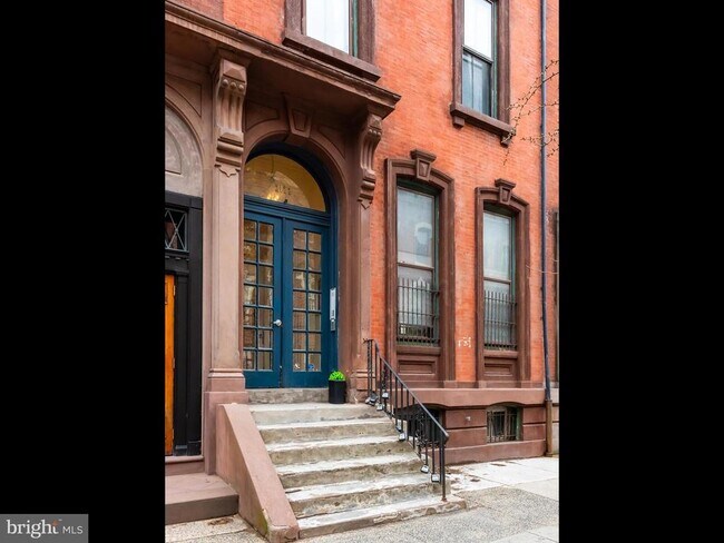 Building Photo - 2122 Spruce St Unit 100