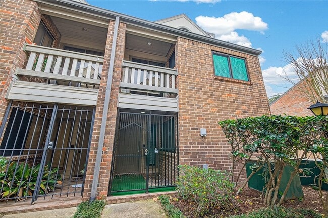Building Photo - 1114 Augusta Dr Unit 10