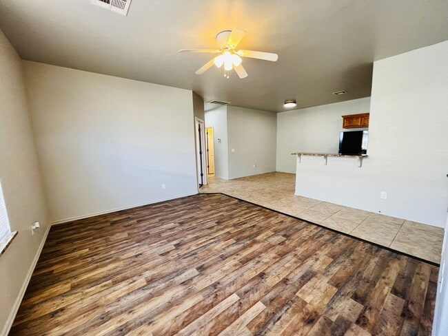 Photo - Charming 3BD 2BA Duplex in Yukon, The Gardens @ Chisholm Creek!!