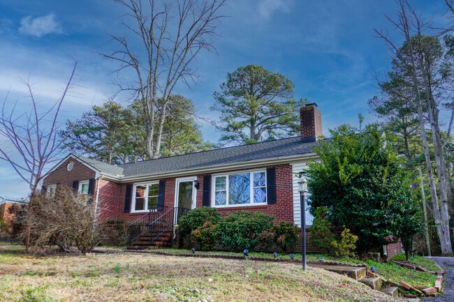 Building Photo - 8803 Turnbull Ave