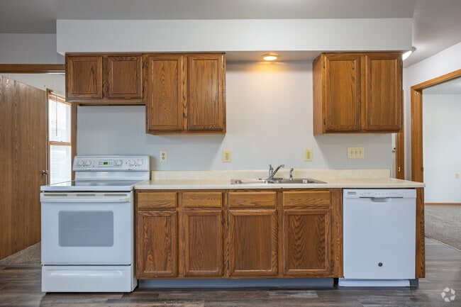 4BR, 1BA - 900SF - Kitchen