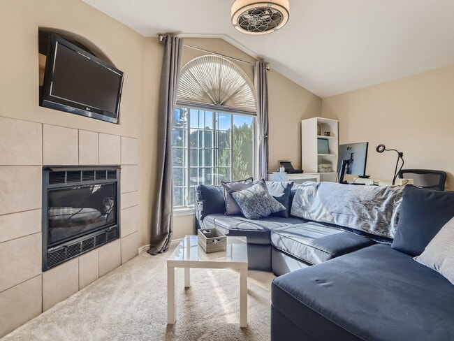 Photo - Evolve Real Estate: Bright 1 Bedroom Condo with  Private Garage near DTC!