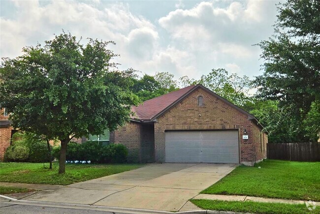 Building Photo - 1121 Hyde Park Dr Rental