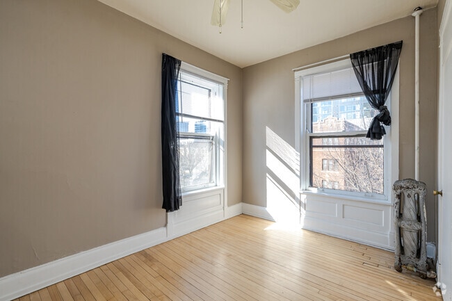 3BR, 1BA - 1,200SF - Bedroom