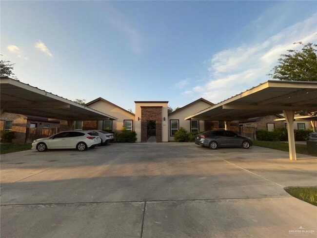 Building Photo - 11 Valeria St Unit 1