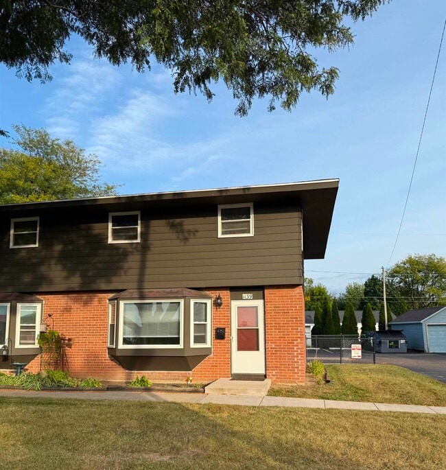 Building Photo - 1139 Talcott St Rental