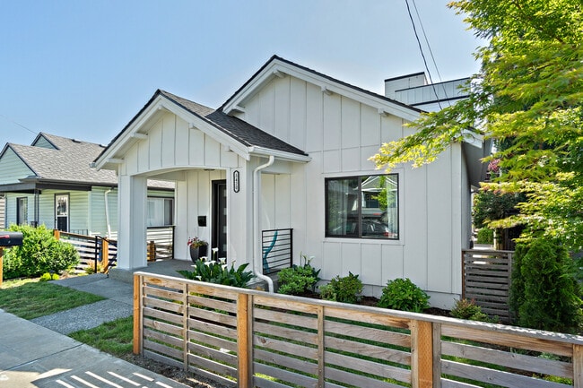Photo - 3420 Alamo Pl S