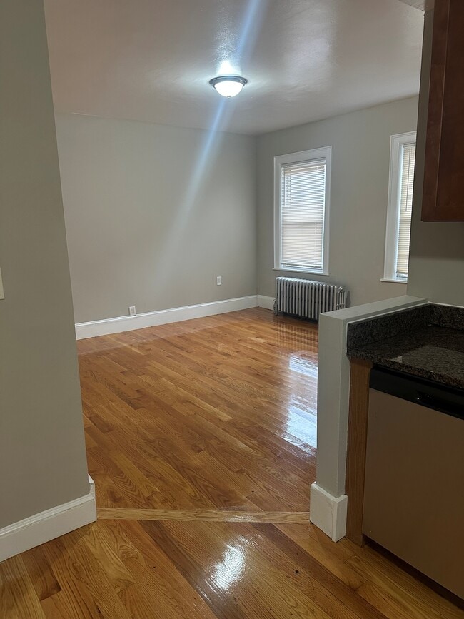 Photo - 33 Algonquin St Unidad 2