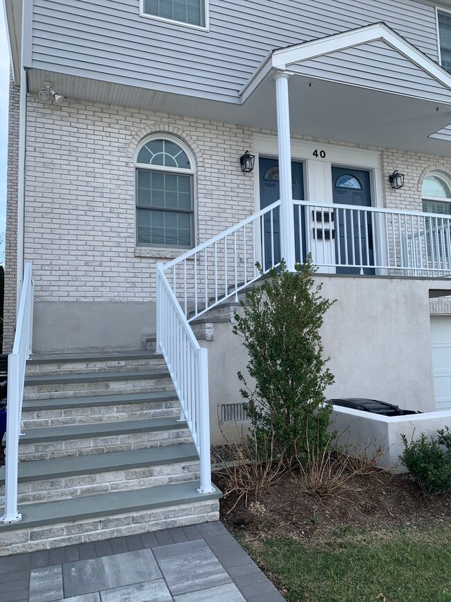 Updated completely renovated West Harrison townhouse - 40 Park Ave Unit B