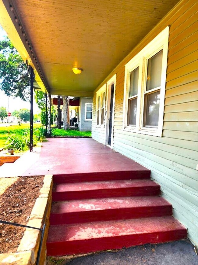 2237 NW 12th St Unit 2237 NW 12th St