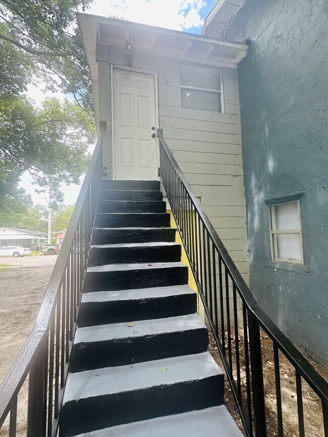 Photo - 1776 Spires Ave
