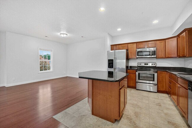 Photo - 320 E 29th St