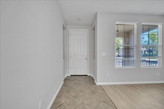 Photo - 6029 Caddington Way