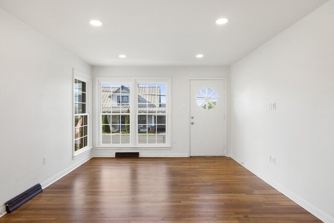 Photo - 389 Thompson St