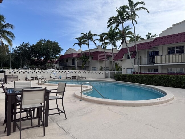 6705 N Kendall Dr Unit 301