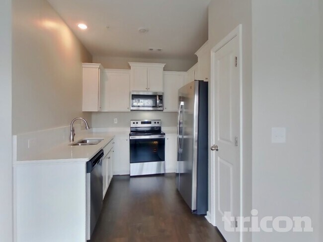 Photo - 704 Finse Dr