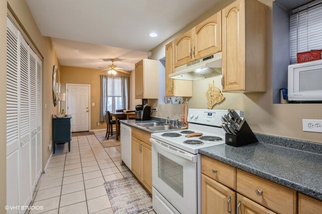 unit 2- Kitchen & Dining - 845 W Leland Ave Unit 2