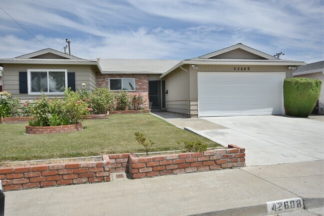 Charming 4 Bedroom 2 Bathroom Home in the ... - Charming 4 Bedroom 2 Bathroom Home in the ...